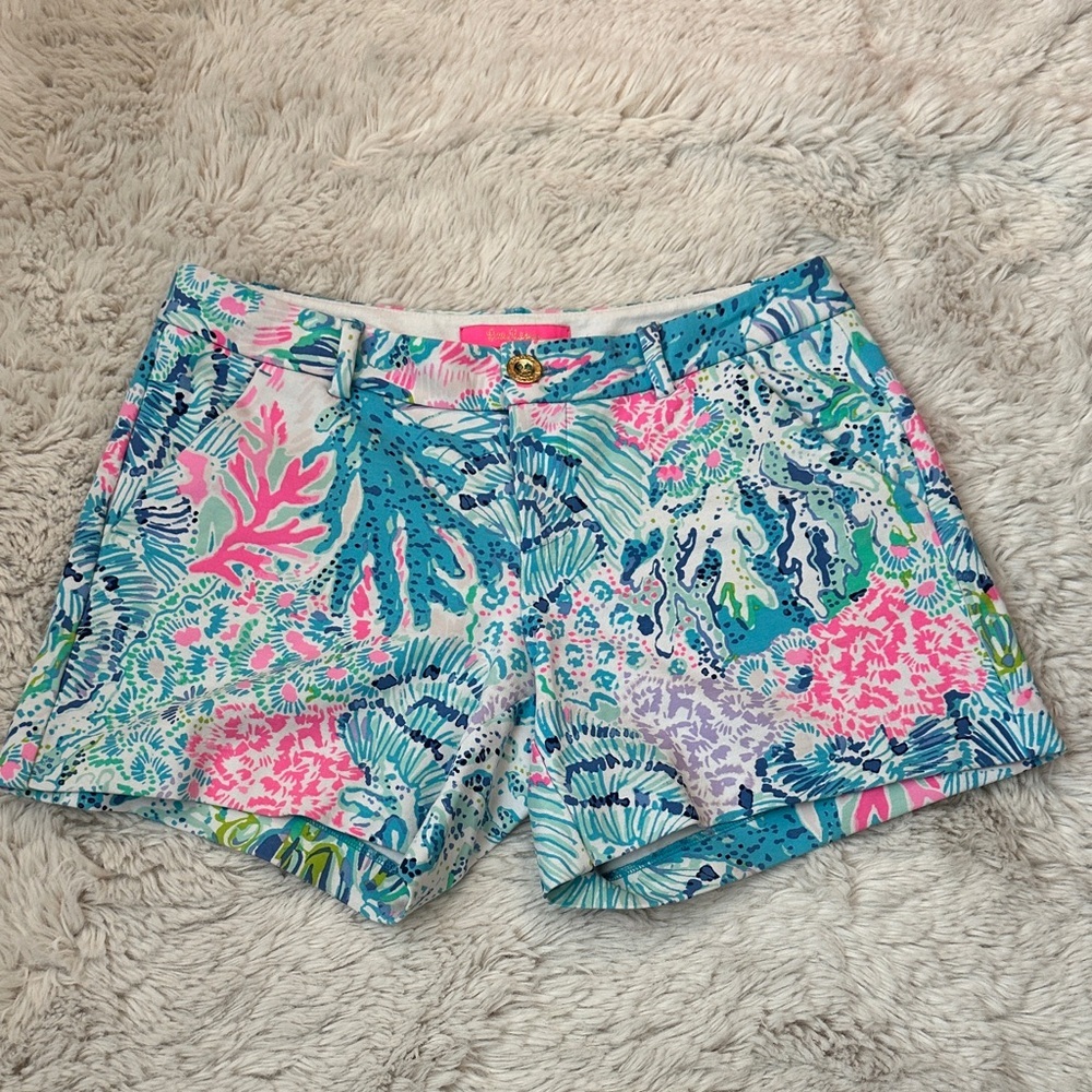 LILY PULITZER SZ 2  Women's colorful Printed Shorts with 4” inseam and button
